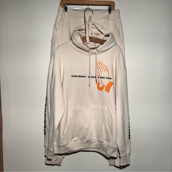 Kane Brown Blessed and Free Tour Set in Cream - Picture 2 of 15